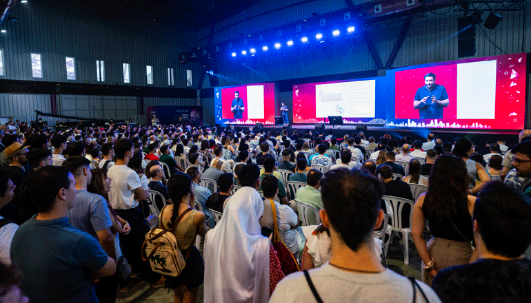 Talent Land arrasa en su primera jornada con más de 5.000 personas y más de 60 conferencias llenas de público